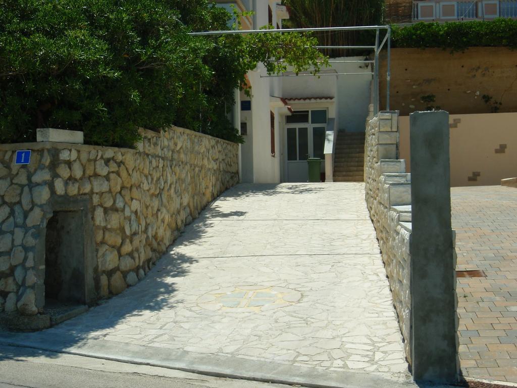 Apartments Ariana Паг Екстериор снимка