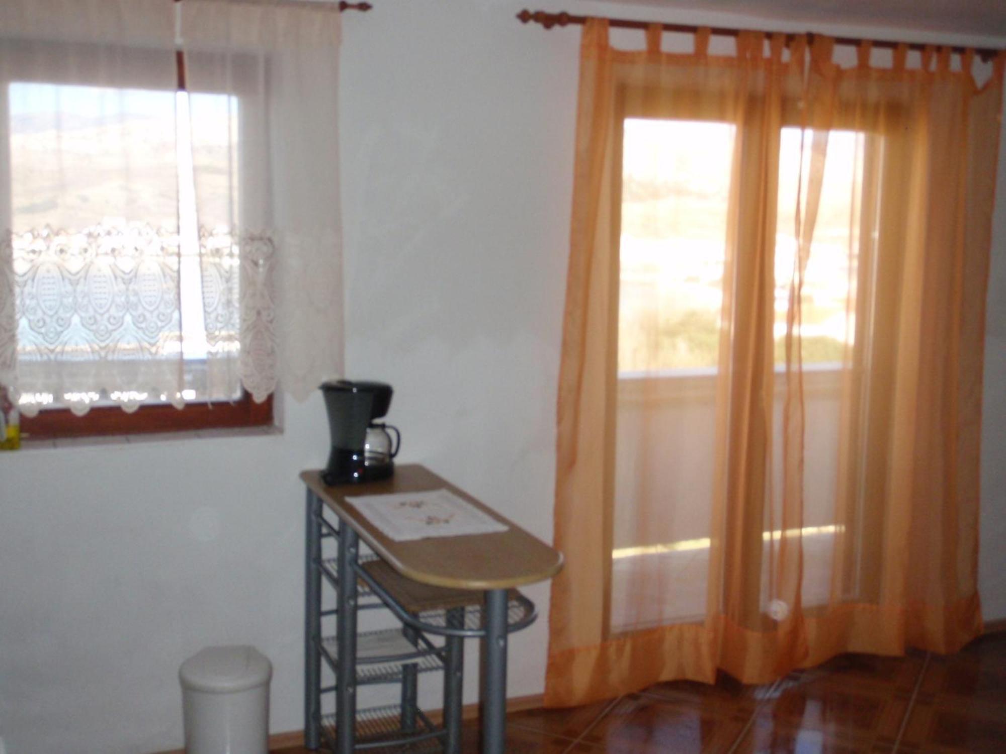 Apartments Ariana Паг Стая снимка