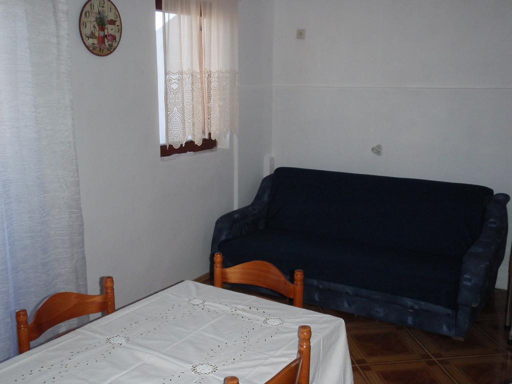 Apartments Ariana Паг Стая снимка