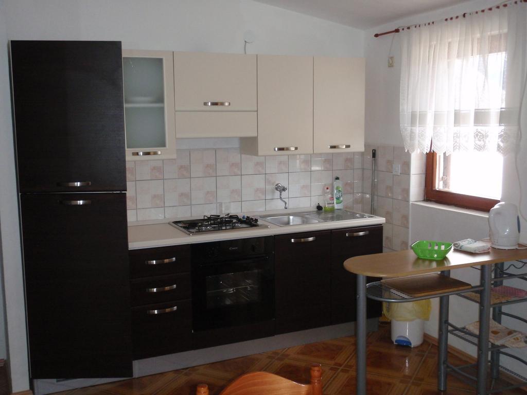 Apartments Ariana Паг Стая снимка