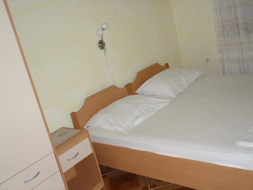 Apartments Ariana Паг Стая снимка