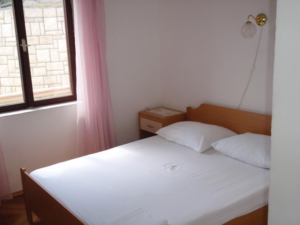 Apartments Ariana Паг Стая снимка
