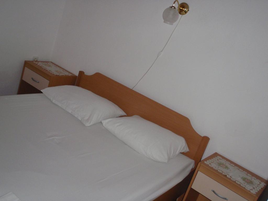 Apartments Ariana Паг Стая снимка